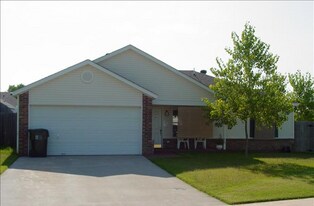 1016 Shadowlake Rd in Norman, OK - Building Photo