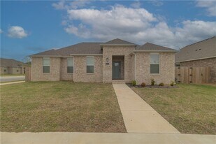 112 S Broyles Ave in Fayetteville, AR - Building Photo