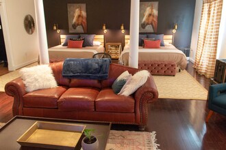 11 Music Square E in Nashville, TN - Foto de edificio - Building Photo