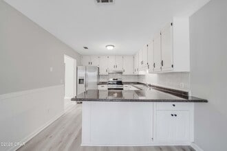 7011 Lois St in Panama City, FL - Building Photo - Building Photo