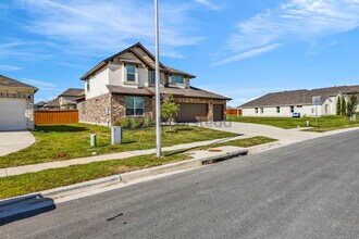 146 Dogvane Cir in Kyle, TX - Foto de edificio - Building Photo