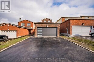 211 Glen Hill Dr in Whitby, ON - Building Photo