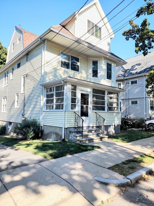 18 Albermarle St in Arlington, MA - Foto de edificio