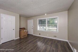 3804 Breckenridge Ln in Louisville, KY - Building Photo - Building Photo