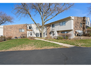 The Townhomes at Highcrest in Woodridge, IL - Foto de edificio - Building Photo