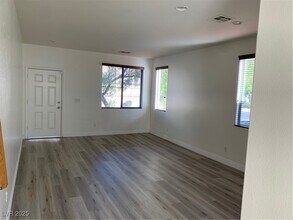 5329 Wild Sunflower St in North Las Vegas, NV - Building Photo - Building Photo