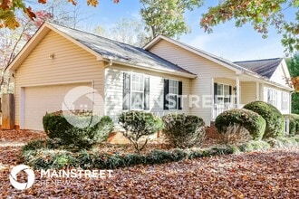 1107 Foxhaven Dr in Greensboro, NC - Foto de edificio - Building Photo