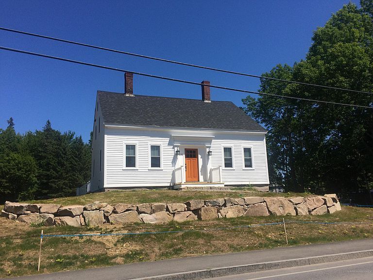 291 Main St in Southwest Harbor, ME - Building Photo