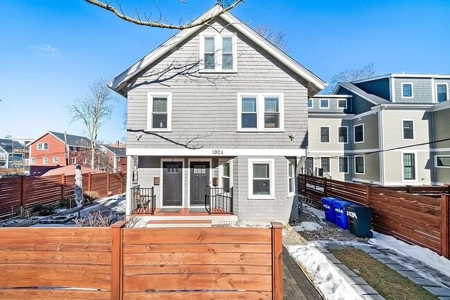 102A Mount Pleasant Ave, Unit 2 in Boston, MA - Building Photo - Building Photo