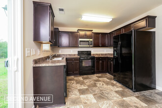 4388 Oak Pointe Dr in Winston-Salem, NC - Building Photo - Building Photo