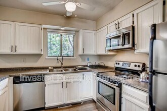 172 S Cody St in Lakewood, CO - Building Photo - Building Photo