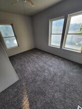 378 W Division St, Unit Lower in Fond du Lac, WI - Foto de edificio - Building Photo