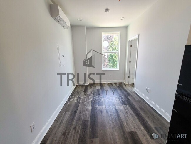 4732 Longshore Ave in Philadelphia, PA - Building Photo - Building Photo