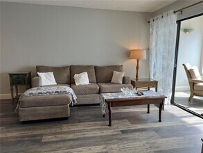 1750 Belleair Forest Dr, Unit A16 in Belleair, FL - Building Photo - Building Photo