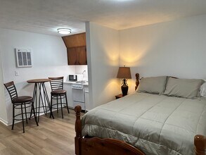 1708 Holloman Dr, Unit Apt. 9 in Port Lavaca, TX - Foto de edificio - Building Photo