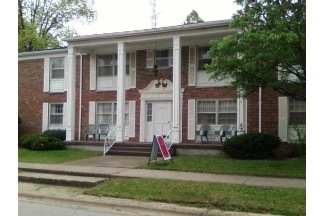 Colonial Apartments in Carmi, IL - Building Photo