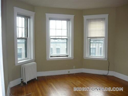 1572 Commonwealth Ave, Unit 14 in Boston, MA - Foto de edificio - Building Photo