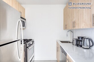 520 W 43rd St in New York, NY - Building Photo - Building Photo