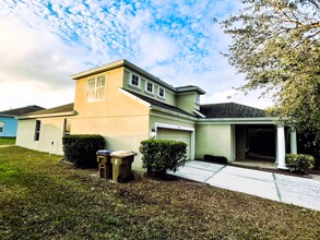 2323 Meadow Oak Cir in Kissimmee, FL - Building Photo - Building Photo