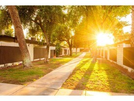 Hayden Square in Yuma, AZ - Building Photo