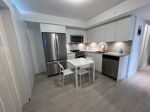 33 Dunfield Ave in Toronto, ON - Building Photo - Building Photo