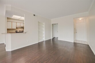 6000-20 Shepherd Mountain Cove in Austin, TX - Building Photo - Building Photo
