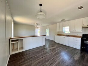 133 Old Bastrop Rd in Cedar Creek, TX - Building Photo - Building Photo
