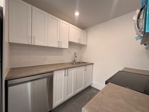 74 Shepherd St W in Windsor, ON - Building Photo - Building Photo