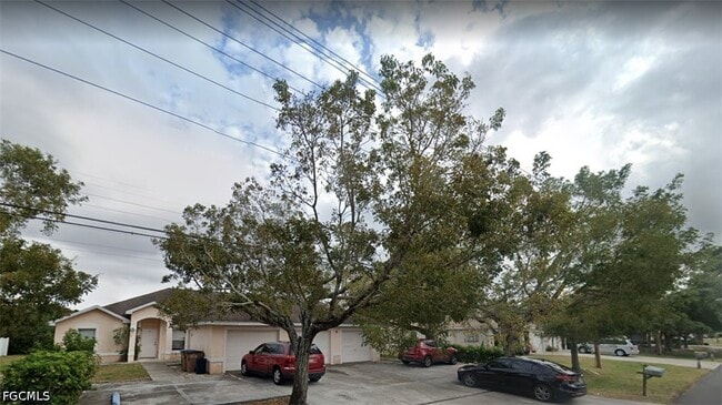 property at 4131 SW Santa Barbara Pl