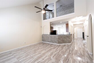 6442 Wilshire Lakes in Houston, TX - Building Photo - Building Photo