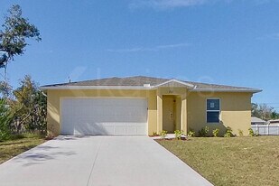 262 Grenada St NW in Port Charlotte, FL - Building Photo