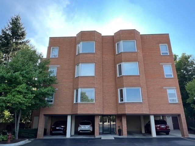 property at 1635 N Milwaukee Ave