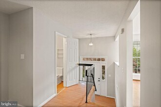 12221 Wye Oak Commons Cir in Burke Centre, VA - Building Photo - Building Photo