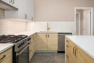 2562 Dexter Ave N in Seattle, WA - Building Photo - Building Photo