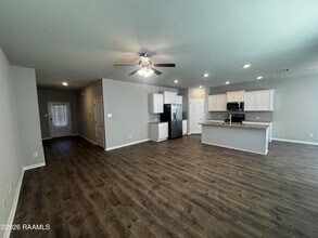 115 Rue Chateau Royal Dr in Youngsville, LA - Foto de edificio - Building Photo