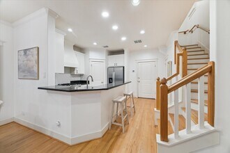 1322 Dian St in Houston, TX - Foto de edificio - Building Photo