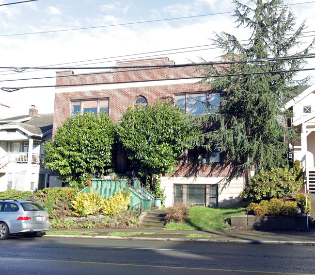 2626 Eastlake Ave E in Seattle, WA - Foto de edificio - Building Photo