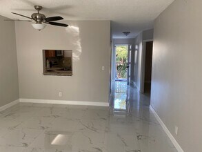 11615 NW 28th St, Unit 4 in Coral Springs, FL - Building Photo - Building Photo