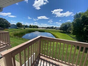 Waldon Pond Townhomes in Marshall, MI - Foto de edificio - Building Photo