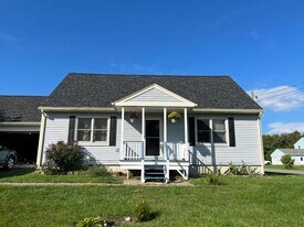 17 Barnet Ave in Waterville, ME - Building Photo