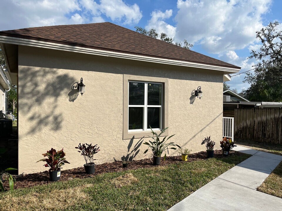 303 Cindy Ln in Brandon, FL - Building Photo