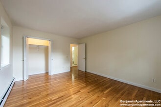 82 Gardner St, Unit 6B in Boston, MA - Building Photo - Building Photo