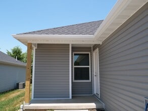 329-B Summit St in Aurora, MO - Building Photo - Building Photo