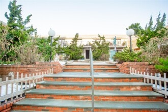 65 W Broadway in Long Beach, NY - Building Photo - Building Photo