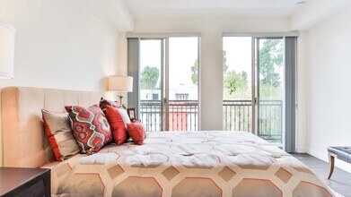 4354 Teesdale Ave in Los Angeles, CA - Foto de edificio - Building Photo