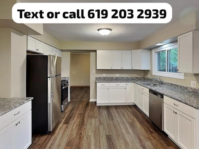 718 Westshore Dr in Shorewood, IL - Building Photo - Building Photo