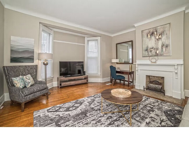 1104 Cross Ln, Unit 2 in Cincinnati, OH - Foto de edificio - Building Photo