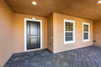 3009 Camino Sereno Ave in Henderson, NV - Foto de edificio - Building Photo