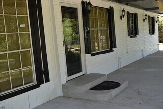 302 Arrowhead Dr in Montgomery, TX - Building Photo - Building Photo