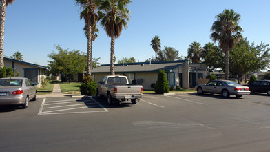 Hesperia Gardens in Hesperia, CA - Foto de edificio - Building Photo